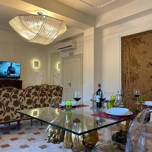 https://apt-fancy-house.catania-hotels.net
